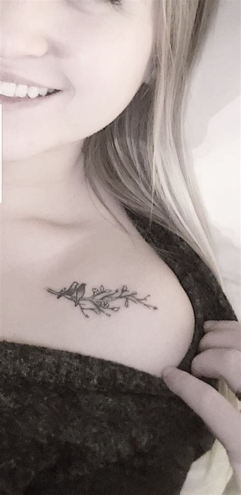 The strokes of this drawing clearly result in a bird but what stands out is the addition of the love sign. Love birds tattoo | Lovebird tattoo, Tattoos, Bird tattoo ...
