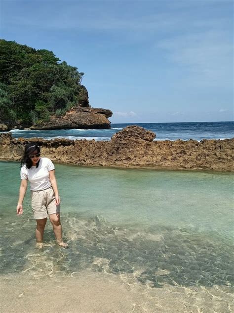 Pantai Batu Bengkung Pantai Unik Nan Indah Di Malang Selatan