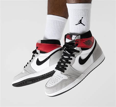 Кроссовки air jordan 1 low 'game royal'. 555088 126 : que vaut la Air Jordan 1 High Retro Smoke ...