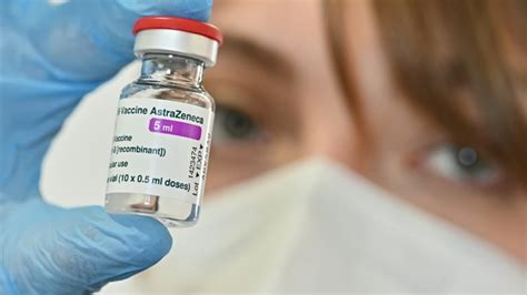 Covid Le Vaccin D Astrazeneca Change De Nom Commercial