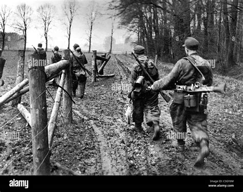 Deutsche Infanterie An Der Westfront In Deutschland 1945