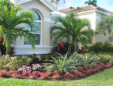 Small garden ideas and designs. Tropical Gardens | Pamela Crawford