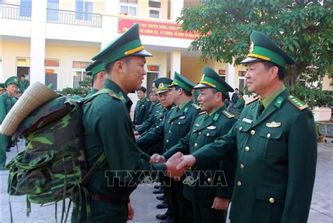 Hiện, tỉnh bình định đang cách ly tập trung 79 trường hợp f1, hơn 100 trường hợp f2. Bộ đội Biên phòng Bình Định hỗ trợ phòng, chống dịch COVID ...
