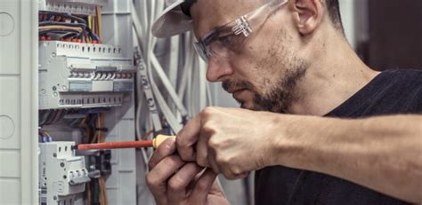 6 Reasons To Should Hire Professional Electrical Services Roohome