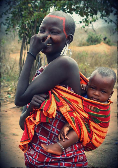 Masai Mother And Baby Mother And Child African People African Beauty