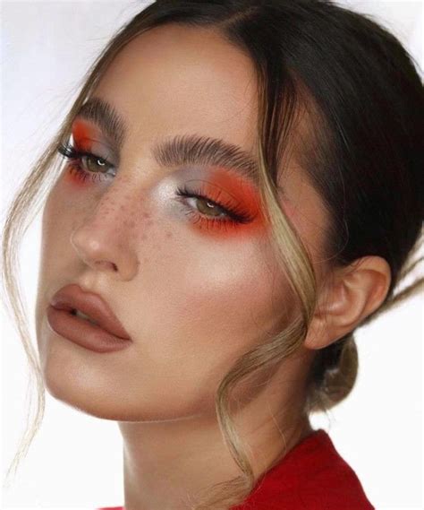 refresh your cold days with these mesmerizing coral makeup looks for winter in 2021 coral