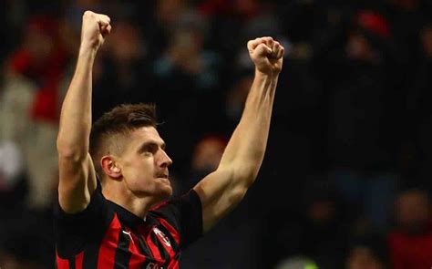 Atalanta, who are in the champions league knockout stages, rise to fifth in the table. Le pagelle di Atalanta-Milan: Piatek non si ferma più