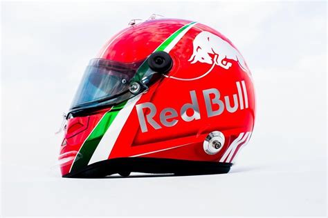 Je vindt het hier, in de officiële webshop van max verstappen. Ontwerper Munser over witte helm: 'Verstappen wilde eens ...
