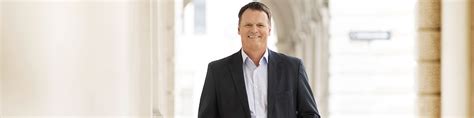 Symbolbildjohann schwarz / sepa.media der grüne pass am donnerstag endlich verfügbar geworden. Der Grüne Pass als wichtiger Schritt für mehr Freiheit und Mobilität - Hannes Taborsky