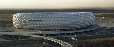 The allianz arena has a total capacity of 69,901 with standing and 66,000 seats (including executive boxes and business seats). Estadio Allianz Arena mod nieve - SomosPES.com - Todo ...