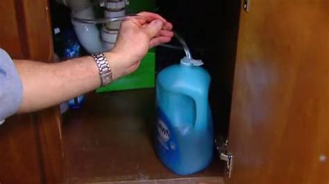 Designed with a top that can be easily flipped, making it convenient for users to do a refill once the. Soap Dispenser Filling Tip | Dish soap dispenser, Kitchen ...