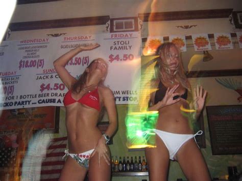 With the encouragement of their new friend, it soon becomes unclear how far the girls are willing to go to experience a spring break they will never forget. Spring Break Girls (62 pics)