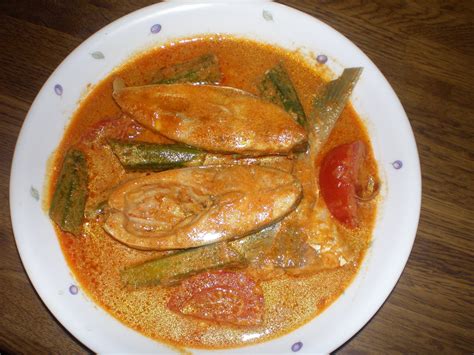 Ikan siakap 3 rasa sedap macam restoran thai. CHEMPAKA in the HOUSE: IKAN NYOK-NYOK masak kari bersama BENDI