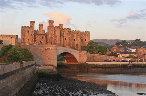 Official web sites of wales, links and information on welsh art, culture, geography, history, travel and sunset behind caernarfon castle, the medieval fortress in caernarfon, gwynedd, wales. Wales Travel Guide - Expert Picks for your Vacation | Fodor's Travel