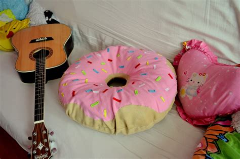 Rest your head on one of zazzle's doughnut decorative & custom throw pillows. DIY with Elli ♥ || Do-it-yourself, tutorials & inspiration.: #3 ROOMSPIRATION: DIY DOUGHNUT ...