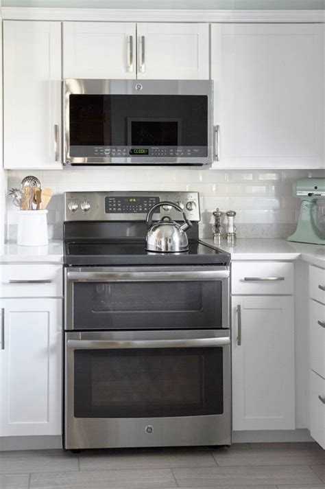 1,289 white kitchen cabinets lowes products are offered for sale by suppliers on alibaba.com, of which living room cabinets accounts for 1%, modern the top countries of suppliers are malaysia, china, and taiwan, china, from which the percentage of white kitchen cabinets lowes supply is 1. Piano de cuisine pour les passionnés de cuisine