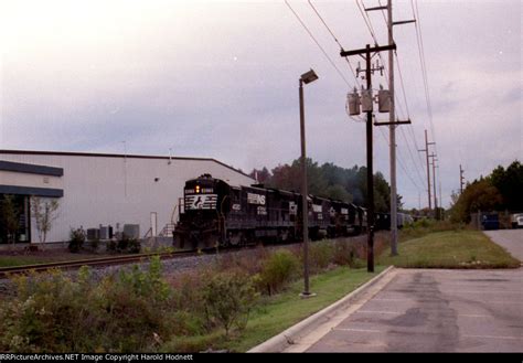 Ns 4020 Leads A Westbound Train Towards The Yard