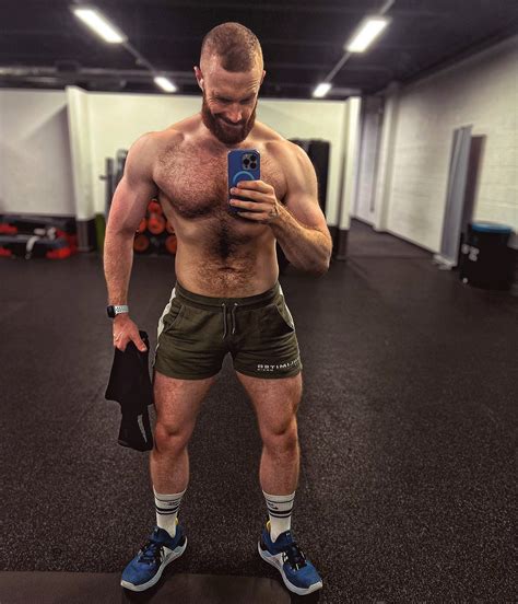 Gingerpup91 on Twitter: "Chest day vibes 💪🏼 it’s Monday naturally https