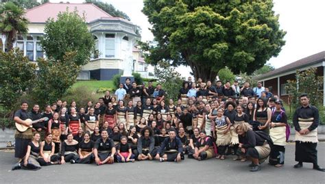 Проверьте 'marcellin' перевод на английский. Marcellin College students mark Queen Mother's death in ...
