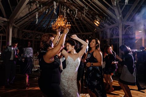 Strobe Flash vs Continuous Lighting: Which One is Best for Me? – Formed