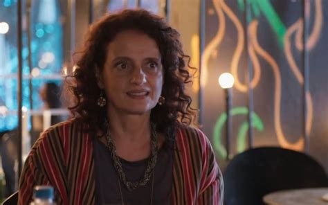 Denise Fraga virou turista nos Estúdios Globo em retorno às novelas