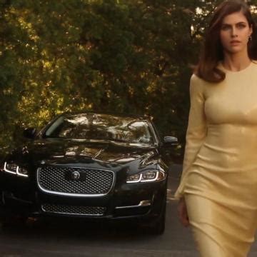 Alexandra Daddario Flashes Her Nude Pussy