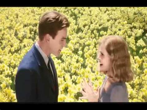 Юэн макгрегор, альберт финни, билли крудап и др. Big Fish flowers scene - Narcisos - YouTube