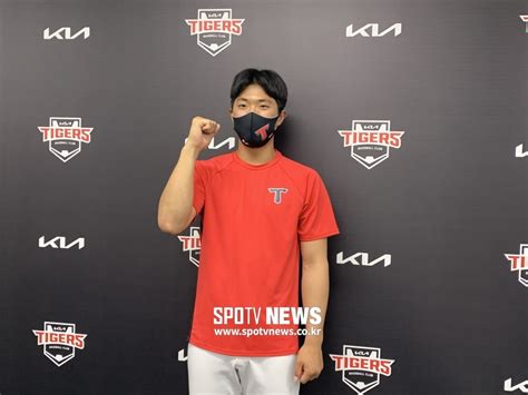 Jun 02, 2021 · kia 특급신인 이의리가 35일 만에 승리하며 팀의 3연패 탈출을 이끌었습니다. SPO 광주 "올림픽 가고 싶어요" 큰 꿈 품은 KIA '괴물루키' 이의리
