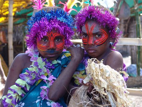 Archaeological evidence indicates that, by 1300 bce, islands in northern vanuatu had been settled by people of the lapita culture from melanesian. Tanna Girls - Vanuatu | With piercing black eyes they ...