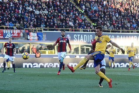 Juan cuadrado (juventus) right footed shot from the centre of the box is high and. Bologna 0-3 Juventus Player Ratings -Juvefc.com