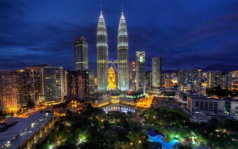 Petronas Towers Night View Wallpapers Hd Wallpapers I