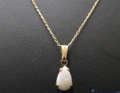 14K Yellow Gold Opal Pendant Necklace 0 73g Shopgoodwill Com