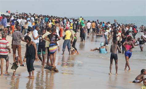 Lagos Beaches Nigeria Women Nigerian Lady Runs Mad After Standing For