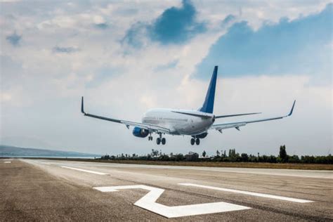 Airplane Landing Stock Photos Pictures And Royalty Free Images Istock