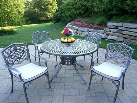 Wrought iron patio furniture is fantastic. Painting Wrought Iron Furniture - decorafit.com/home