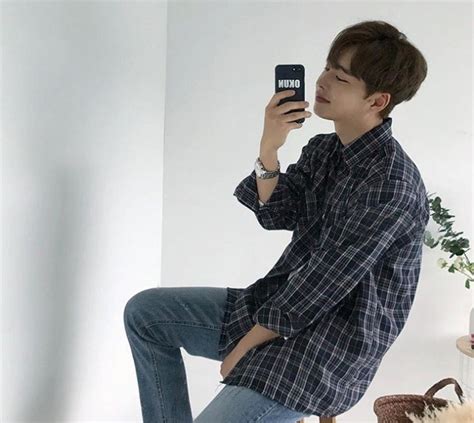 설우석은 싸이월드 시절 여러 시크한 매력과 잘생긴 외모 해당 내용은 한 커뮤니티에서 유행한 `네이버에 설우석을 치면 왜 얼짱 설우석이 안 나오고 정치가가. 여전히 '훈남미' 뽐내는 싸이월드 원조 '얼짱' 오정규 요즘 ...