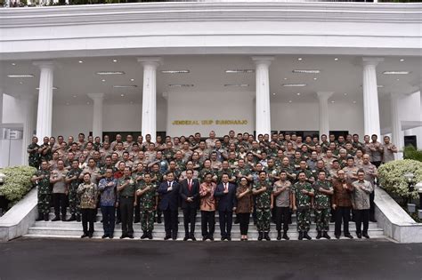 Upaya penyampaian pesan yang dilakukan, sudah menunjukan bahwa humas sudah. Fokus Utama Publik Dalam Humas : Januari 2020 Seluruh Unit Layanan Publik Dipusatkan di ...