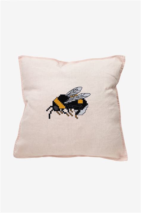 13x11 inches (31x26cm) on 18. Bumble Bee - pattern - Free cross stitch patterns - DMC