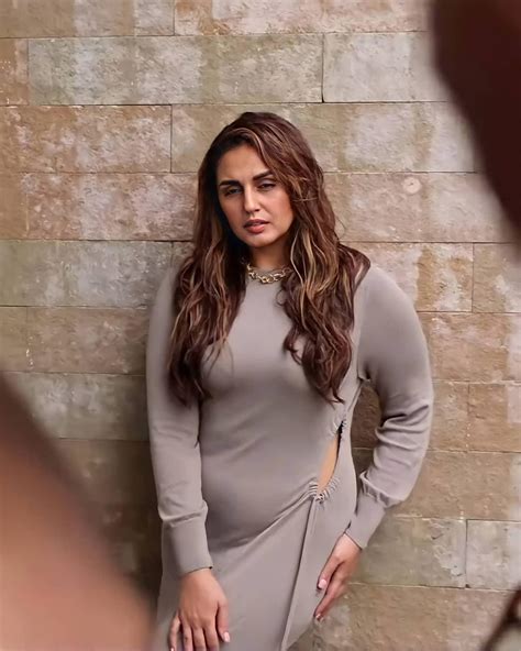 21 Hot Photos Of Huma Qureshi In Body Hugging Backless And High Slit