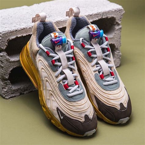 After the success of the travis scott x air jordan 6 medium olive aka cactus jack, it appears that jordan brand will be releasing this yellow cactus jack colorway to the public next year, according. Travis-Scott-Nike-Air-Max-270-React-Cactus-Jack-CT2864-200 ...
