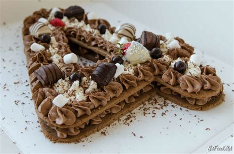Voir cette épingle et d'autres images dans cooking tips par francine. Number Cake tout chocolat 🍫 - SO FOOD'MEL