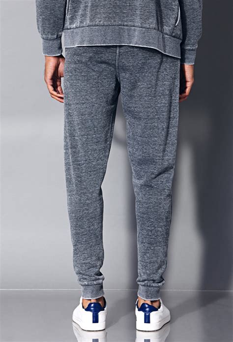 What Matches With Light Grey Sweatpants - what to wear with light grey sweatpants female