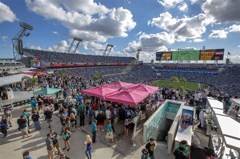 As of august 2021, the average apartment rent in jacksonville, fl is $1,007 for a studio, $1,469 for one bedroom, $1,452 for two bedrooms, and $1,720 for three bedrooms. Jacksonville Jaguars' North End Zone at EverBank Field Wins Premium Seat Award