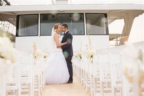 Getting Married On A Boat Is So Romantic This Water Wedding Venue Will