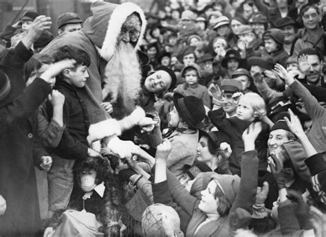 Historic Christmas Pictures Show 100 Years Of Yuletide In London Huffpost Uk News