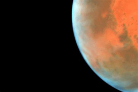 Nasas Hubble Sees Martian Moon Orbiting The Red Planet The Martian