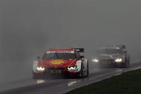 Дедушка на москвиче затеял гонки с мажорами на bmw m4 !!! BMW M4 DTM finishes in the points in the Moscow rain