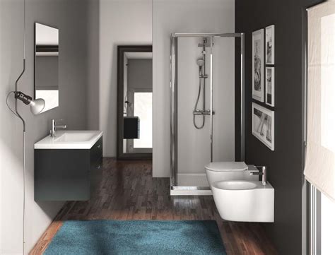 La lunghezza della vasca può arrivare anche a 140 per quelle corte, e la forma delle docce oltre che quadrata con misure anche di 90×90, può essere rettangolare con misure molto varie. Da Ideal Standard le soluzioni bagno per tutte le esigenze ...