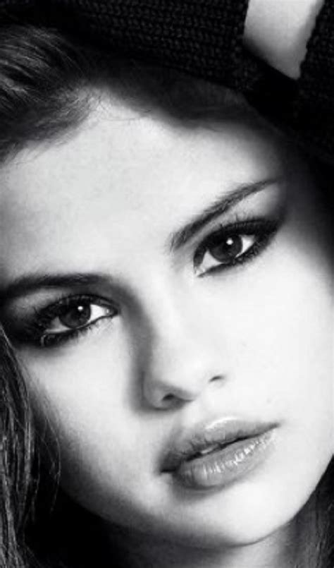 Pin En Selena Gomez Black And White Photos