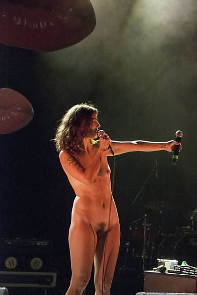 Naked Female Singers